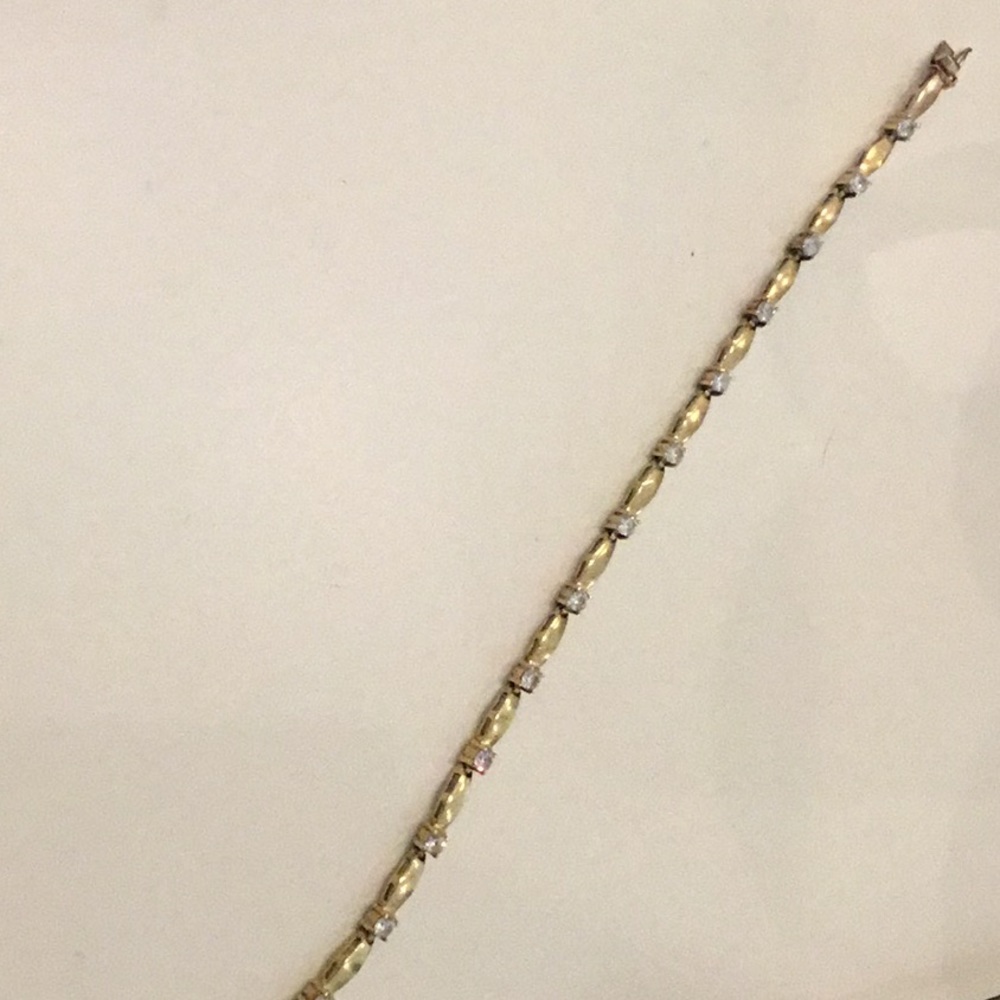 14 k gold bracelet with solid clasp and zircon diamonds